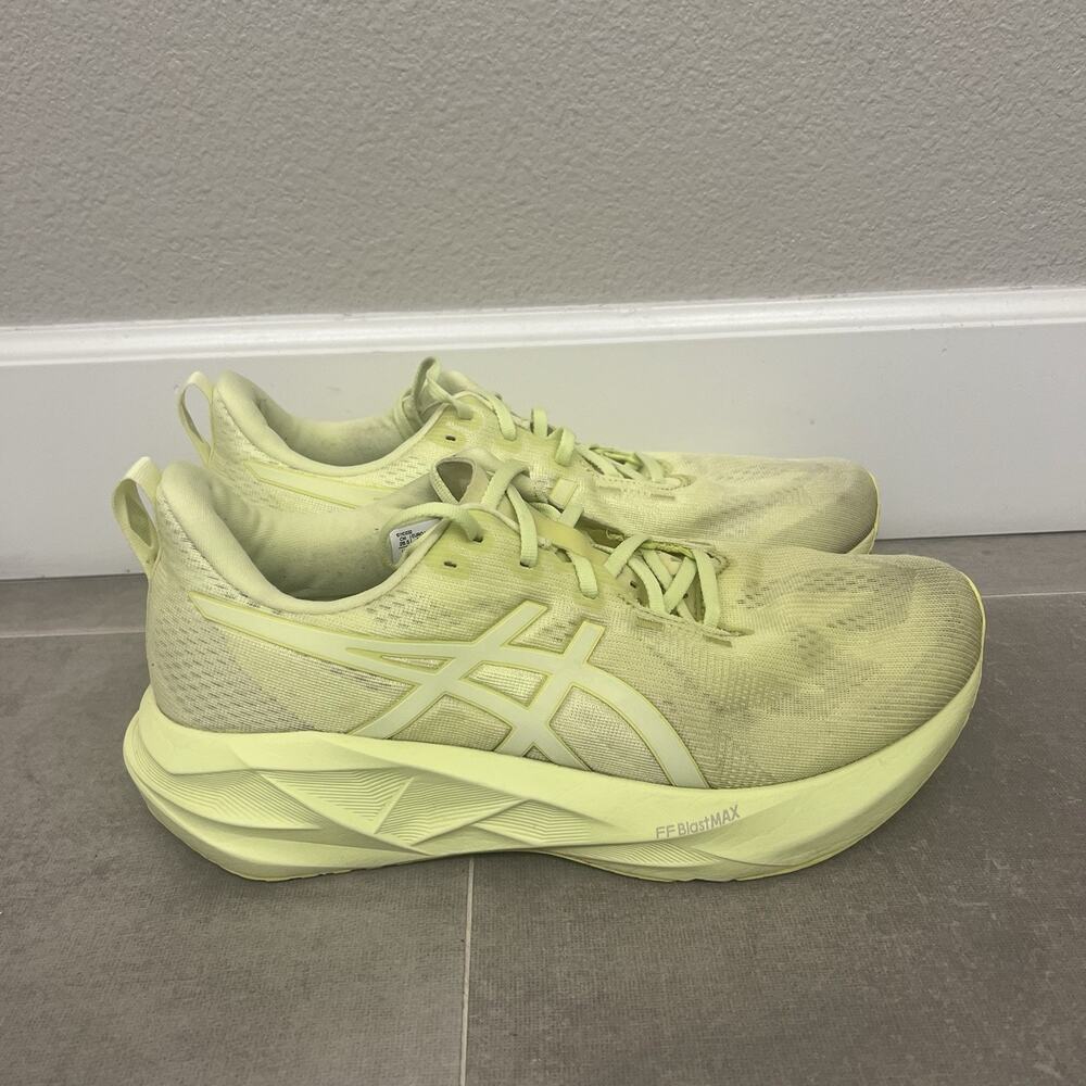 Asics Novablast 5 Lite Mens 11 Yellow Athletic Running Sneaker Shoes 1011C032